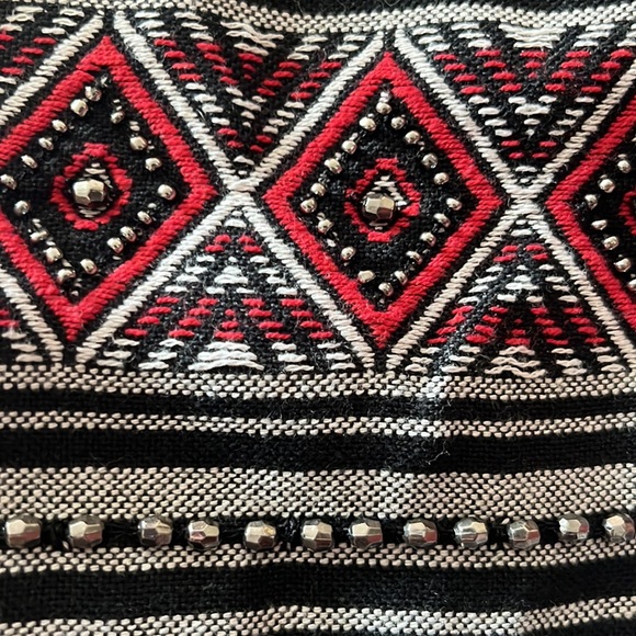 Adorable Aztec design H&M shorts size 8 - Picture 6 of 6